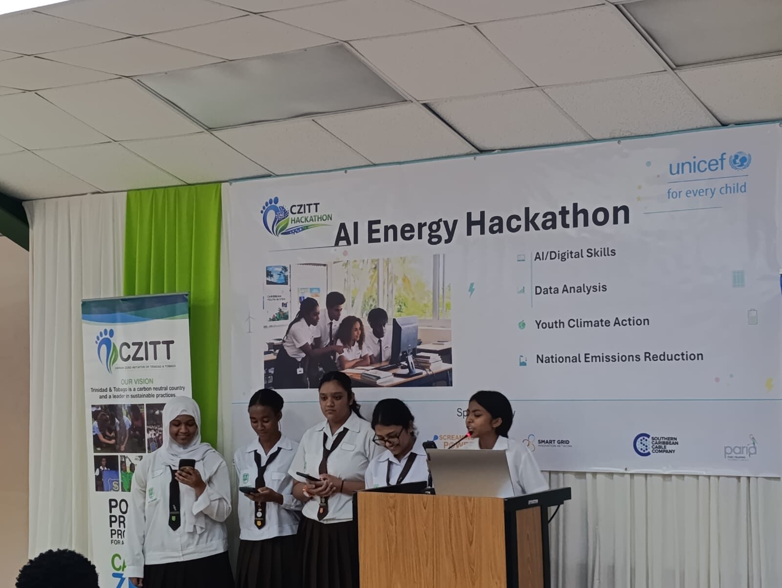 Students presenting their climate and energy project